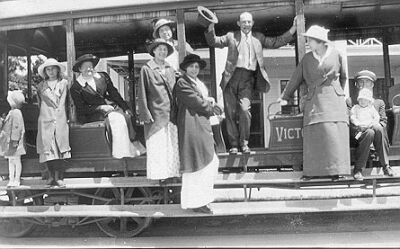 Pratsch and Dobbeck Group Photo (about 1914)